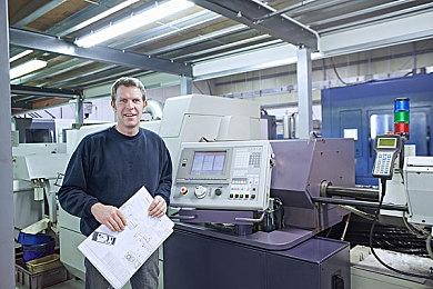 《暗区突围：无限》暴雨天气实机演示 环境逼真沉浸体验